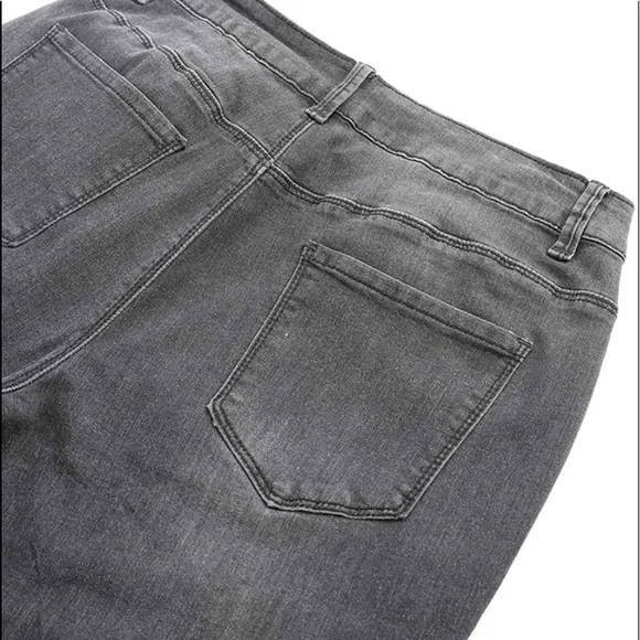 *****Brand New W/No Tag***** Thunder Star, Denim Bermuda Knee Length Shorts. - Picture 6 of 7